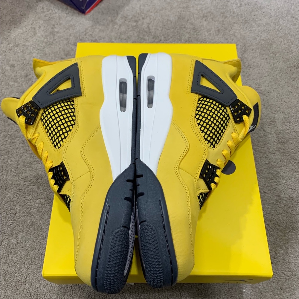 Air Jordan 4 Retro